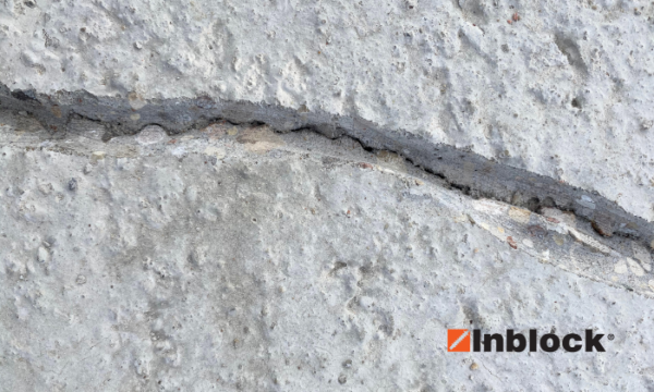 nacięta rysa do podania żywicy epoksydowej nacięta rysa do podania żywicy epoksydowej